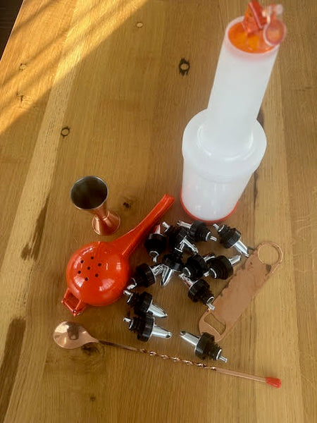 6 Piece barware accessory kit